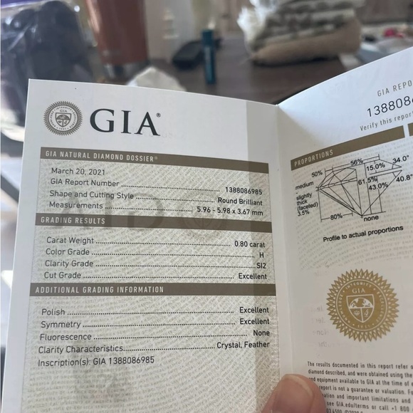 Pre-owned Natural engagement ring. 5.5 size. - Picture 8 of 9